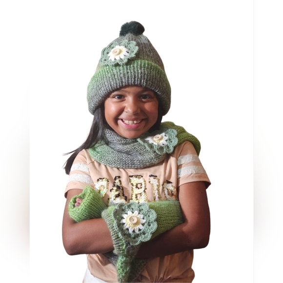 Hand Crafted Crochet Winter 3pc Set Green Ombré Beanie Scarf gloves wool floral